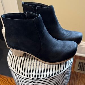 Dansko black Ankle Boots with Light Sole
